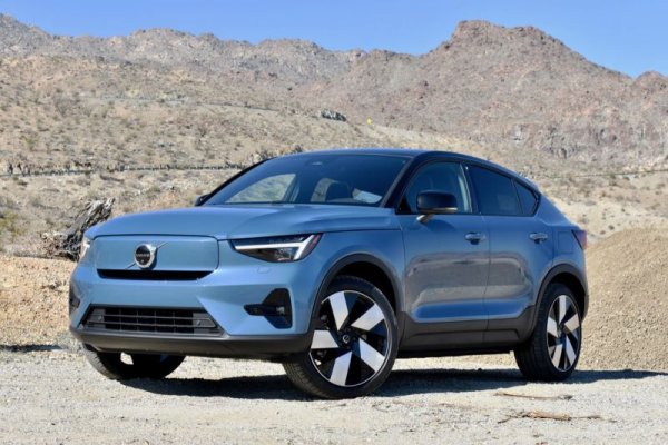 Шведската марка на Geely записа силни 2020 и 2021 година покрай електрифицираната си гама, но сега се забелязва отчетлив отлив на клиенти, и спад от над 27% на годишна база. Пазарният дял, който беше достигнал рекордните 2.4%, сега пада до 2.0%. 
