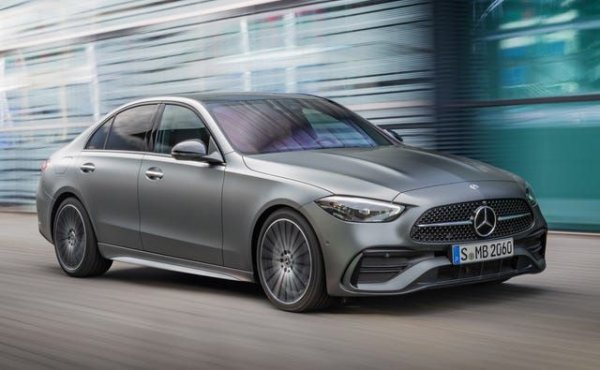 Силни пролетни месеци за Mercedes, който успява да изпревари основния си конкурент с по-малко от 3000 автомобила. Спадът на годишна база е малко над 7 на сто, пазарният дял достига 5.6%. 
