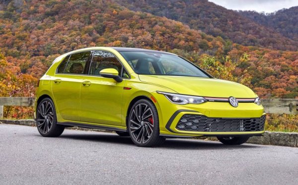 За Volkswagen разликата между първата половина на 2021 и първата половина на 2022 е над 140,000 продадени автомобила по-малко. Спадът на годишна база е 22%, пазарният дял пада с над 1 процент и вече е е 10.6%. 
