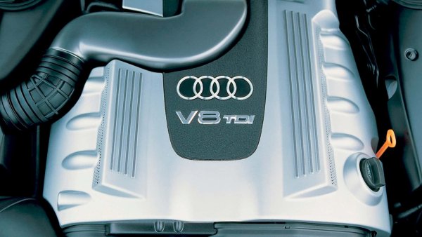 Отговорът на Volkswagen Group дойде в началото на 2000-те със серията Audi A8 D2, с алуминиев блок V8 бензинов дериват. Първият, наречен AKF, имаше работен обем от &bdquo;само&ldquo; 3,3 литра (3328 куб см), но разполагаше впечатляваща мощност от 224 к.с., което го прави пропорционално първи в съотношението мощност към работен обем съотношение с повече от 67 к.с./литър.

Конструкцията на мотора беше с четири клапана с двойни горни разпределителни валове - същата като при конкурентите, но моторът все още не беше оборудван със система Common Rail, а с просто директно впръскване с коефициент на компресия 18,5:1. В замяна той беше оборудван с два турбокомпресора с променлива геометрия. Максималната мощност от 224 к.с. е постигната при 4000 об/мин, въртящият момент е 480 Нм между 1800 и 3000 об/мин, а максималната скорост е близка до тази на BMW - 242 км/ч, с време за ускорение от 0 до 100 км/ч от 8,2 секунди.

През 2003 г. серията A8 D3 получи 4,0-литровия ASE evolution (работен обем от 3937 куб см). Този мотор получи верига и Common Rail, докато съотношението на компресия беше намалено до 17,5:1. С мощност от 275 к.с. и впечатляващите 650 Нм въртящ момент, той беше най-мощният турбодизел на пазара по време на пускането си на пазара. Той позволи на A8 развиване на максимална скорост от 250 км/ч с ускорение до 100 км/ч за 6,7 секунди.