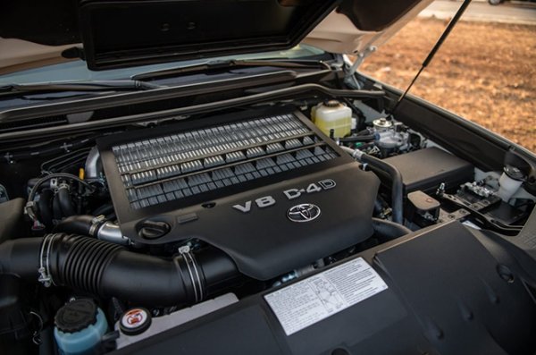 Предизвикателството беше по-скоро за големите SUV, отколкото за седаните. Затова и през 2009 г. японският производител Toyota отговори на предизвикателството с 4,5-литров V8 с 286 к.с., монтиран в новата серия 100 на модела си Land Cruiser J200.
