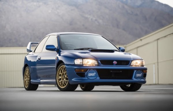 Спортните модели на Subaru си имат своите ревностни почитатели. А тази кола - 22В - е особено ценна, защото реално от нея произлизат всички следващи STI модели. Това обяснява и интереса към обявата, разгледана 243 000 пъти. 
