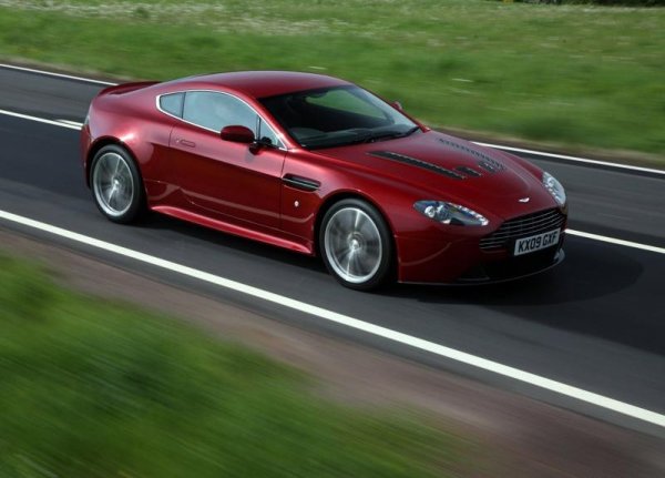 Aston Martin V12 Vantage 2010