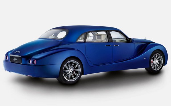 От техническа гледна точка имаме работа с огромен (5,5 метра) представителен седан, оборудван със „самоубийствени“ задни врати като на Rolls-Royce Phantom. Те също се отварят с електрическа система.