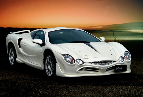 Друга компания, която усилено експлоатира ретро-стила, е японската Mitsuoka. Тя съществува повече от половин век, като през по-голямата част от този период се занимава с преработка на обикновени модели в стила на британските коли от 60-те години. Големият си удар обаче тя направи наскоро, след като превърна Toyota RAV4 в класически Chevy Blazer, а Mazda MX-5 в Chevrolet Corvette C2. Резултатът беше страхотен и компанията си спечели много нови клиенти.