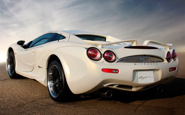 Един модел в арсенала на Mitsuoka обаче се откроява - това е суперколата Orochi, която се произвежда официално от 2006 до 2014 г., но все още периодично се поява в нови специални версии – точко като Pagani Zonda.