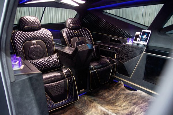 В основата на Karlman King е големият пикап Ford F-450 без някакви сериозни промени. Представена пред света машина беше обявена за предсериен прототип и в продължение на 4 години не се появиха новини за проекта, така че той може да бъде считан за закрит. И планираните 12 бройки вероятно няма да бъдат произведени.