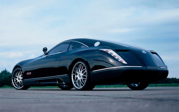  Изборът е напълно логичен – това чудо тежи 2,7 тона и развива 350 км/ч, така че се нуждае от много здрави и качествени гуми.
Под капака на автомобила, който използва шасито на модела Maybach 57, е поставен 5,9-литров V12 с две турбини. 