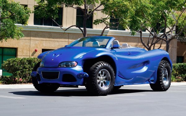 Какво ще се случи, ако, да речем, пластичен хирург иска да построи своя собствена кола? През 2013 г. д-р Камбиз Юабиан шокира посетителите на автомобилното изложение в Лос Анджелис, като вдигна покривало на XXL-чудовище, което беше 6,4 м дълго, 2,4 м широко и 1,8 м високо. 