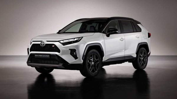 Toyota RAV4 завърши миналата година на върха с 1 016 000 единици. Японският SUV беше на първо място и през 2021 г., изпреварвайки Corolla и Honda CR-V, достигайки  най-доброто постижение в историята си с 1 132 000 продажби.