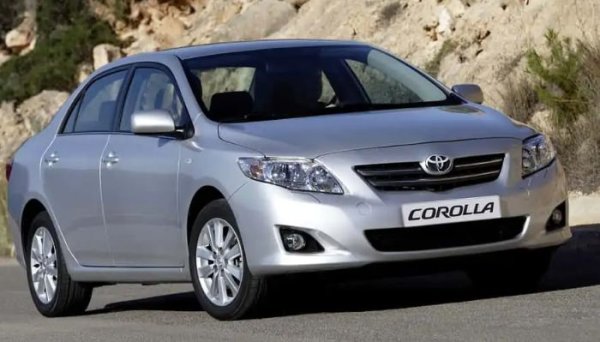 В продължение на цяло десетилетие Toyota Corolla е абсолютният властелин на световния пазар на нови автомобили. През повечето години от този период японският модел успява да запише над 1 млн. продажби за период от 12 месеца. 