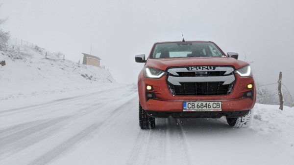 Тази цена е за версията на японския пикап с обикновена кабина и 1.9-литров дизелов мотор със 164 коня мощност. Максималният просвет е 220 милиметра, максималната скорост - 180 км/ч, а ускорението от място до 100 км/ч отнема 12.5 секунди - всъщност напълно приемливо за работен пикап. 

Цена през 2022: 66 154
