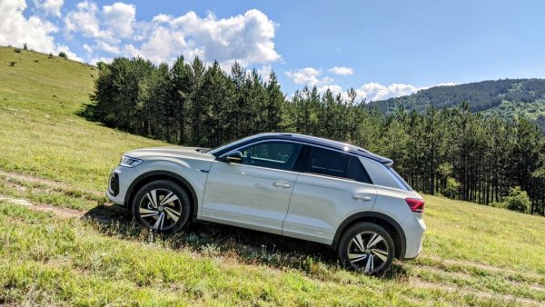 Това е най-продаваният модел на VW в България в последните години, но и при него цената се вдигна осезаемо с идването на фейслифта преди година и половина. Най-достъпното 4х4 е с двулитров бензинов TSI със 190 коня и 7-степенен DSG автоматик, в ниво на оборудване Style. 

Цена през 2022: 61 977
Цена през 2021: 53 926
Цена през 2020: 52 130