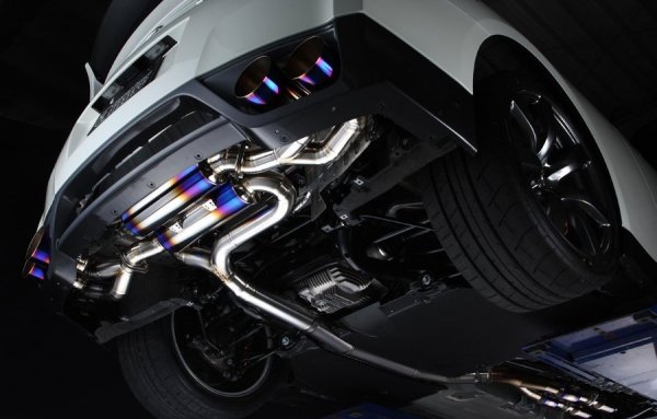 Теглото на Phantom е намалено до 1674 килограма, благодарение на олекотените материали, внедрени от Amuse.
