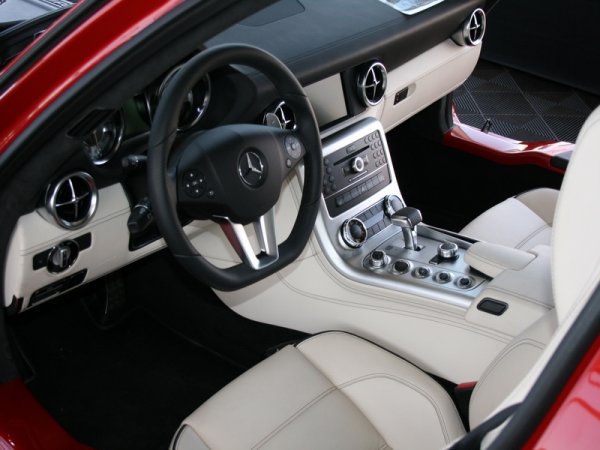 "ОЧАРОВАНИЕ БЕЗ КРАЙ" - ексклузивното роудшоу Mercedes-Benz Star Experience