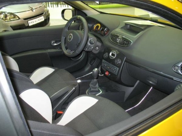 Renault Clio RS / Автомобилен салон София 2009