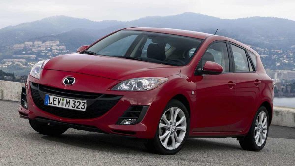 Второто поколение на Mazda 3 може и да изгуби част от тръпката при шофиране в сравнение с предшественика си, но феновете ще я запомнят с наточената MPS версия и сериозно подобрената надеждност. Това важи с пълна сила и за електрониката на японския модел.
