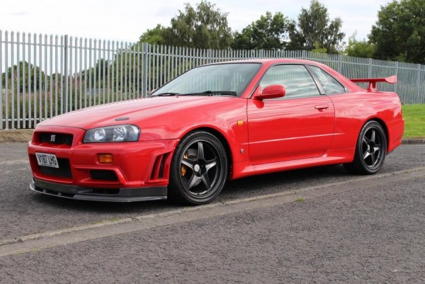 Първият не германски автомобил в сисъка. Този японец е известен с това, че става първата кола с вграден борд-компютър. На в Щатите е забранен, тъй като не отговаря на някои от стандартите за безопасност. Колата не успява да покрие краш-тестовете, а това означава, че не може да защити возещите се в нея. През 2000 г. в САЩ са внесени нелегално няколко бройки от модела, но дилърът, осъществил операцията, е разкрит бързо и съответно фирмата е закрита. Любопитното обаче е, че внесените коли не са иззети, а собствениците им получават разрешение да ги използват.