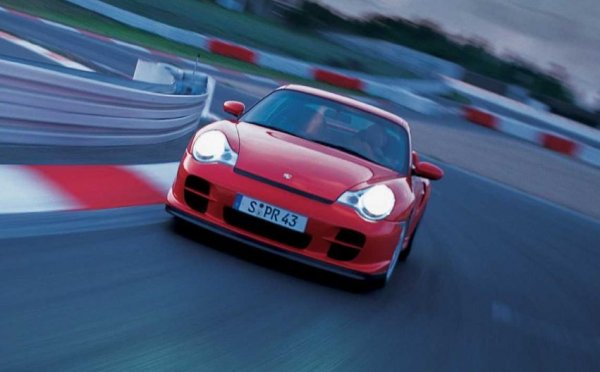 Осем различни версии на легендарното Porsche 911 преминават теста със скорост от над 80 км/ Най-добри резултати показват 996 GT2, 997 Carrera 4S и 997 GT3 RS, заобиколили препятствието с 82 км/ч. Резултатът на 997 Carrera S / Carrera S Cabriolet и Carrera 4S е 81 км/ч, а на 997 GT2 – 81,5 км/ч.