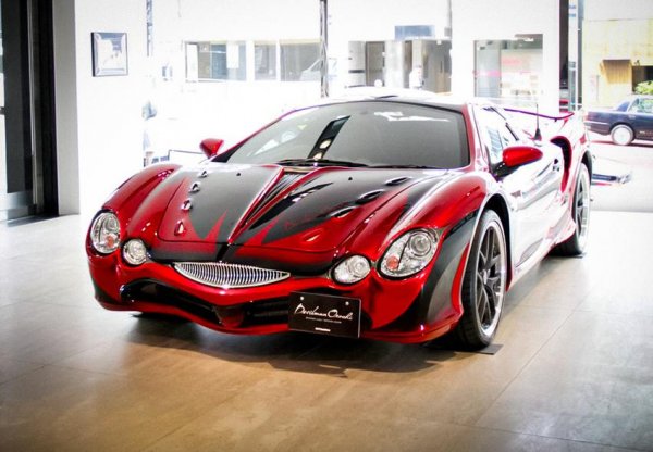 Orochi е въплъщение на най-тъмните фантазии, обитаващи японската душа. Този спортен автомобил трудно може да бъде наречен красив, тъй като по-скоро отблъсква хората.

Версията Devilman изглежда още по-зловещо заради специфичнта комбинация от червено и черно. Автомобилът е построен в чест на популярния аниме-герой Devilman: Crybaby, като от него е направена само една бройка. 