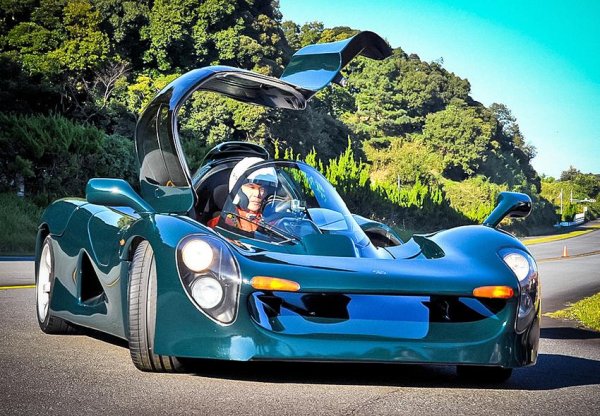 Производителят на мотоциклети и музикални инструменти също създаде своя суперкола, която вече е забравена. През 1989 г. Yamaha започва да доставя свои двигатели на отбори от Формула 1, като през 1991 г. представя новия си агрегат OX99.

Идеята на японците е, той да се използва за имиджова суперкола, снабдена с технологии от състезателни автомобили. Проблеми с доставчиците, а също така и финансовата криза, правят продажбата на машината с цена 800 000 долара невъзможна. Затова и в Yamaha се отказват от проекта, като до 1994 г. са направени само три прототипа.