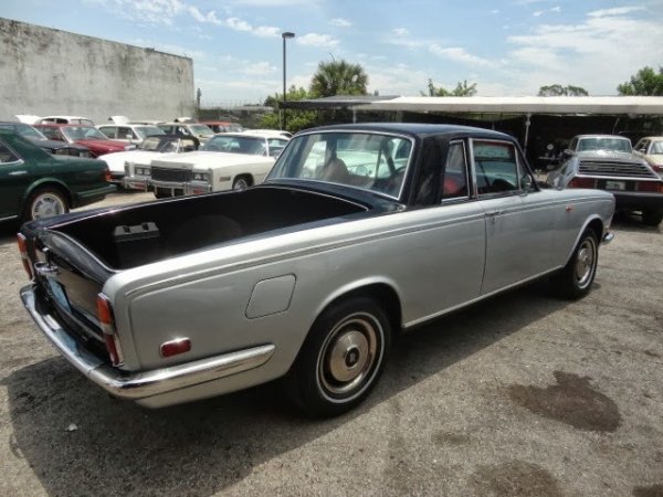 Rolls-Royce Corniche от 1973 година като пикапolls-Royce Corniche от 1973 година като пикап