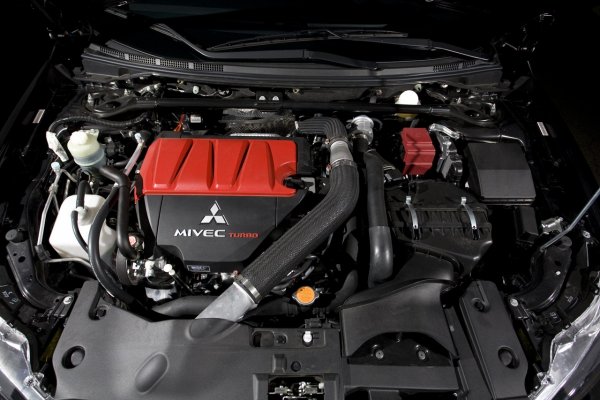 Той е от серията MIVEC с обем 2.0 литра и произвежда 295 конски сили