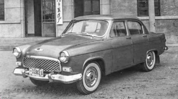 Има и други продукти на китайската автомобилна индустрия, повлияни сериозно от СССР, като например Nanjing NJ130, под маската на който се разпознават контурите на GAZ-51. 