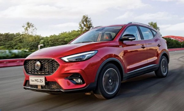 Въпреки лидерството в сегмента на електрическите автомобили, BYD не е сред най-големите автомобилни компании в Китай по отношение на общата продукция, като заема едва 10-то място през 2021 г. Голямата четворка на китайската автомобилна индустрия е както следва - лидер е SAIC Motor (5,3 милиона продадени коли). Следват First Automotive Works-FAW (3,5 милиона), Dongfeng (3,2 милиона) и Changan (2,3 милиона). По-познатите компании като Geely, Great Wall и Chery заемат съответно седмо, осмо и девето място.