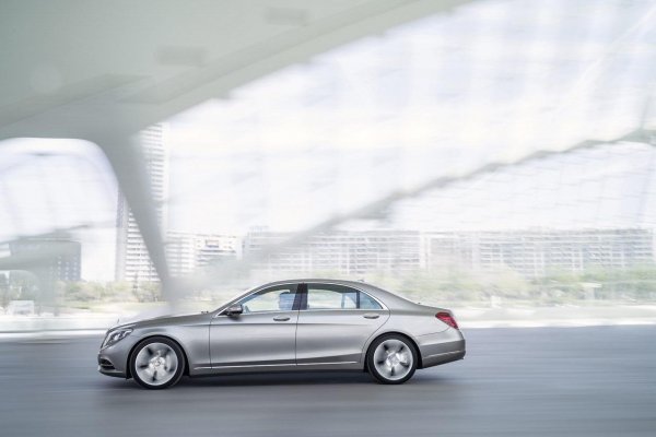 Mercedes S-Class дебютира в Хамбург