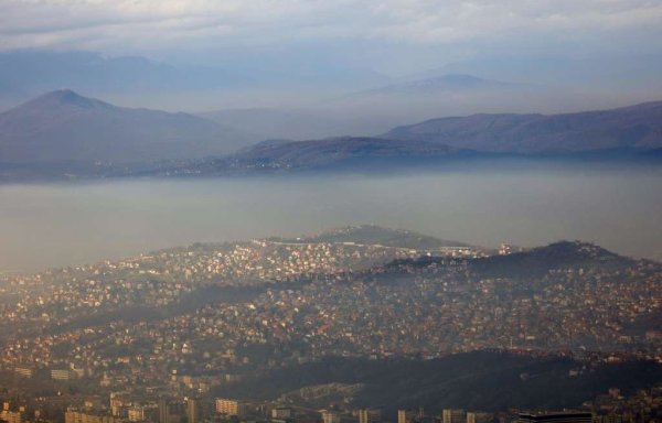 Средна годишна концентрация на PM2.5: 29.3
Рекордна месечна концентрация: 71.4 (декември)

Вогошка е градче и община в периферията на босненската столица Сараево - нещо като Банкя. Но за нещастие с доста по-замърсен въздух. Тази зима на няколко пъти местните власти предупреждаваха гражданите по възможност да не излизат навън заради концентрациите на прахови частици - PM10 и PM2.5, надхвърлящи десетократно приемливите норми. 
