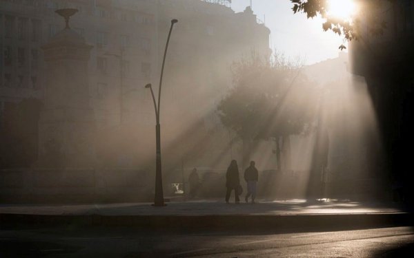 Средна годишна концентрация на PM2.5: 38.8
Рекордна месечна концентрация: 94.2 (януари)

Абсолютният рекордьор на Европа по замърсяване на въздуха през миналата година се намира в югозападна Сърбия. Нови Пазар е един от главните текстилни центове в страната, което отчасти обяснява замърсяването. Повечето фабрики са морално остарели. Немалка част са фалирари, в резултат на което градът има най-високата безработица в Сърбия - около 50%. Останали без доходи, хората се отопляват с каквото намерят. 
