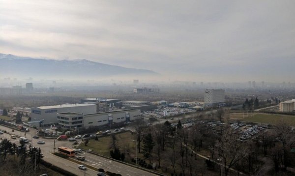 Варна - 15.8 средна концентрация PM2.5, Русе - 14.9, Пловдив - 14.4, Благоевград - 11.8, София - 11.2, Старосел - 10.3, Бургас - 10.0.

Варна е на 195-о място по замърсяване в Европа, Русе - на 231-во, Пловдив - на 256-о. В София въздухът като цяло е бил по-чист откъм фини прахови частици от градове като Букурещ, Любляна, Загреб, Солун и Варшава. Все пак трябва да се отбележи, че от българските градове с достатъчно измервателни станции, за да бъдат включени в изследването, само в един - Благоевград - е констатирано състояние на въздуха в нормите на Световната здравна организация, и това е продължило само един месец, през май. 

