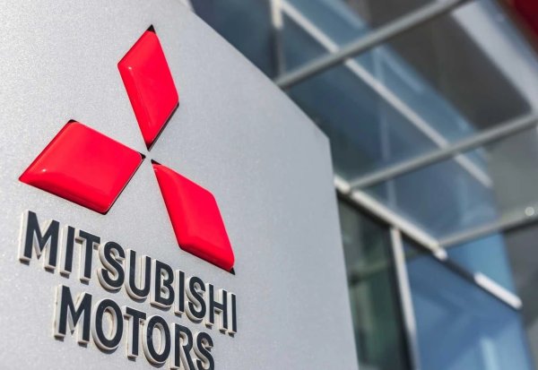 През 2000 Mitsubishi се оказва въвлечена в огромен скандал, когато става ясно, че компанията е прикривала дефекти в безопасността в продължение на десетилетия. Автомобилният производител е получи сведения за за хиляди дефекти, включително на спирачки и кормилни механизми, в различни модели, продавани в Япония.

По-лошото е, че компанията не успява да организира изтегляне на колите в сервизите си и така подлага потребителите на огромен риск. Когато истината излезе наяве, репутацията на Mitsubishi понесе огромен удар. Скандалът не само доведе до правни действия и тежки глоби, но и накара компанията да преосмисли вътрешните си процеси.