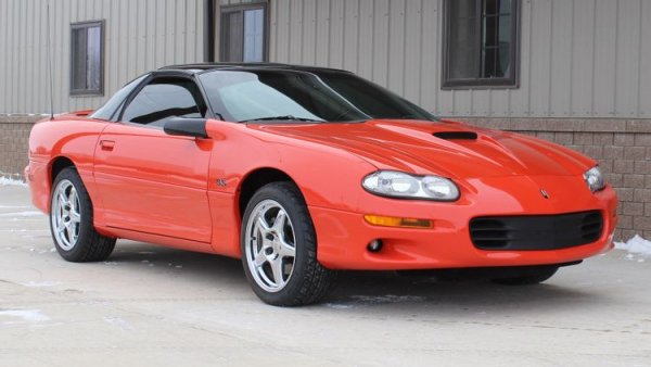 Марката Chevrolet отдавна се е доказала като производител на надеждни спортни автомобили и този muscle-car, задвижван от V8 двигател, е точно такъв. Той развива мощност от 300 к.с., като според YourMechanic средната прогнозна цена за поддръжка на модела е 290 долара.

Тази сума е доста ниска и изненадва, като се има предвид промените, направени по следващите модели. Те вече са по-скъпи и харчовете по тях са значително по-големи.