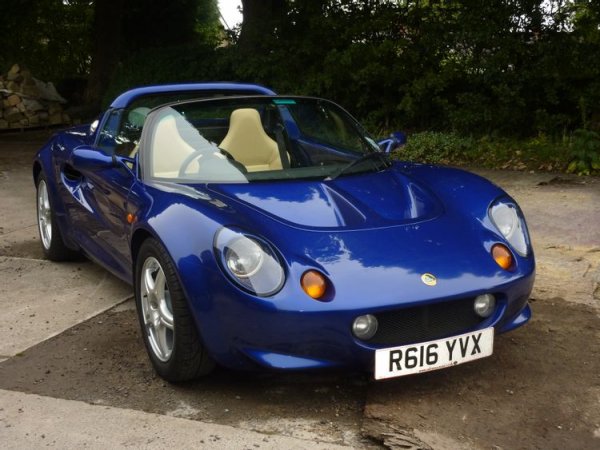 Един от най-вълнуващите за шофиране автомобили е и неочаквано лесен за поддръжка. Първото поколение на модела също така е доста надеждно, както това вероятно се дължи на опростената му конструкция, в която липсват сложни електронни системи и скъпи части. Това означава и по-малък шанс нещо да се повреди.

Спортният произход на двигателя прави тази кола подходяща за каране и в наши дни, като средните годишни разходи за поддръжка са респектиращите 319 долара. А това е повече от достъпно.