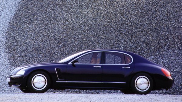 В началото на 90-те години на миналия век Bugatti бе доста различна компания. Тогава марката не била собственост на VW Group, а на италианския предприемач Романо Артиоли и колите се произвеждали в Италия, а не във Франция.

EB112 бил могъл да стане вторият модел на тогавашната фирма след EB110. Представен е на автосалона в Женева през 1993, като се задвижвал от 6-литров V12, който доставял тягата към четирите колела през 6-степенна механична скоростна кутия. Производството било заложено за 1996, но година по-рано компанията фалирала.

Счита се че два от направените три автомобила са оцелели, макар да няма кой знае каква информация за това къде са и кой е собственикът им. Концепцията била съживена в края на миналия век, под формата на двуврат GT, наречен EB118 и модел с 4 врати под името EB218. Но и тогава всичко останало пожелателно.