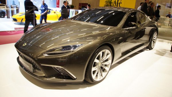 През 2009 година Дани Бахар се присъединява към екипа на Lotus, идвайки от Ferrari и обявява амбициозния си план за 5 нови модела, които иска да лансира в серийно производство до 2015 година.

Eterne &ndash; 4-врат съперник на Porsche Panamera, е един от концептите. Конструиран е на същата платформа като друг от прототипите - Elite (модел с 4 места и сгъваем покрив) и за задвижването си използва 5-литров V8 със суперчарджър и хибридна система KERS, използвана във Формула 1.

Производството било планирано за 2015 година, със стартова цена около 130 000 евро. Но с напускането на Бахар през 2012, плановете за всички 5 нови коли са прекратени.