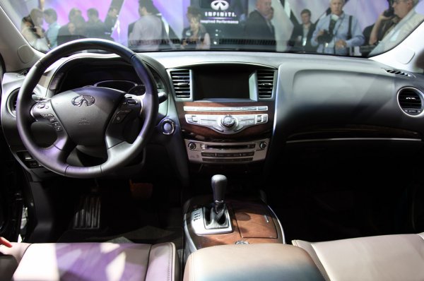  Лос Анджелис 2011 - Infiniti XJ