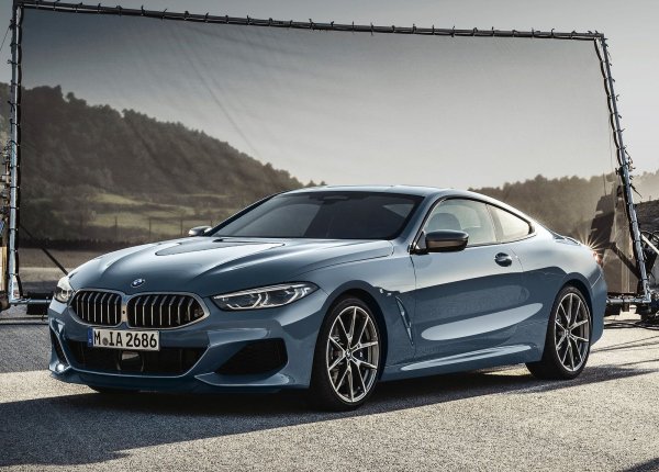 Най-новият модел на баварците също се предлага официално на пазара у нас, като базовата му цена е 197 700 лв. Това е дизеловият вариант -840d xDrive, при който получавате 3,0-литров мотор с 320 к.с. Другата възможност е бензиновият M850i xDrive, при който има 4,4-литров V8 с 530 к. Цената при него стартира от 244 100 лв.