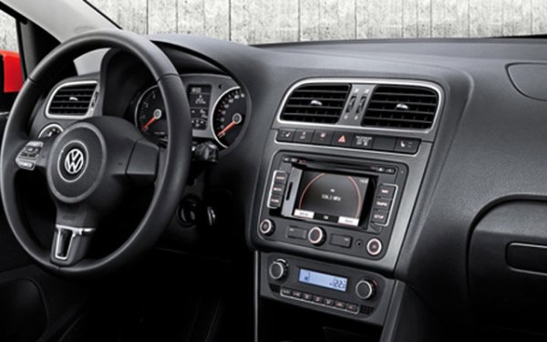 Друго, с което се характеризират тези употребявани автомобили, е оборудването им, в повечето случаи е по-богато от това на преките им конкуренти. Такъв Volkswagen много често разполага с екстри като климатик и круиз контрол, отопляеми седалки и огледала, устройство за измиване на фаровете, сензор за дъжд и др.
