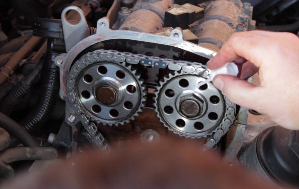 Най-сериозните проблеми на двигателя 1.2 се причиняват от ангренажната верига и нейния хидравличен обтегач. Също така дюзите се запушват често, а бобините за запалване дефектират. Подобна "болка" е характерна за двигателя 1.4. При много голям пробег хидравличните повдигачи започват да чукат и обикновено се стига до големи ремонти.
