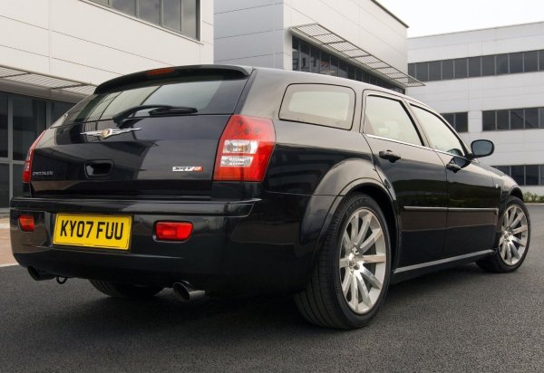 Комбитата с душата на muscle cars са бързи дори по съвременните стандарти, макар че вече не могат да се нарекат супердинамични &ndash; ускоряват до 100 км/ч за малко над пет секунди.