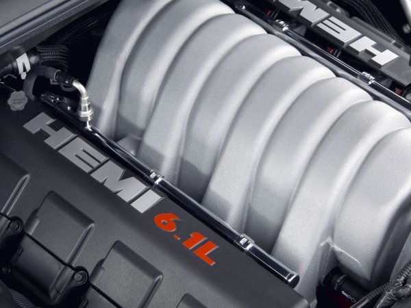 Тези „хамбари" се задвижват от 6,1-литрови V8 Hemi двигатели, произвеждащи 431 конски сили. и са цялостно модернизирани със спортно окачване, спирачки Brembo, бодикит и 20-инчови джанти. 