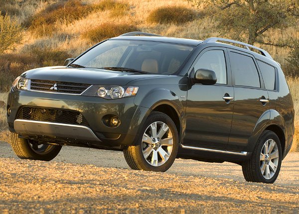 В основата на модела е платформата GS, на която е изграден кросоувърът Mitsubishi Outlander XL, появил се в продажба през 2006 година. Освен нея, Caliber получана бензинови двигатели GEMA и безстепенна трансмисия Jatco. Впрочем, за технически близнаци на Outlander може да се считат още два модела на концерна Chrysler - Jeep Liberty и Jeep Compass.