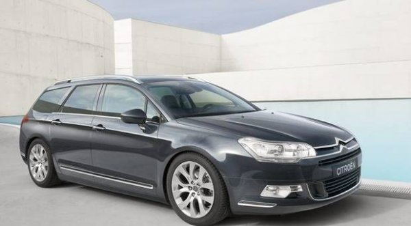 След края на производството на второто поколение на С5, Citroen окончателно прати в историята хидропневматичното окачване. С5 се оказа много успешен, макар и обикновен за стандартите на марката модел от средния клас.