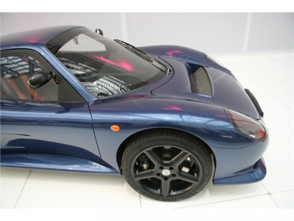 Оригинално той е V8 с обем 4.4 литра и произвежда около 300 к.с.