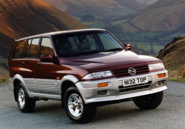 През първата половина на 90-те години младата корейска марка SsangYong (създадена е през 1988 година) стартира проекта, който трябва да създаде наследници на моделите Korando и Korando Family. Те не са самостоятелни разработки, а преработени модификации на Jeep CJ-7 и Isuzu Trooper.

В интерес на истината Musso също не е напълно оригинален, тъй като използва двигатели на Mercedes, но все платформата и каросерията му са собствена разработка на SssangYong. През 1996 година той беше последван от напълно ново Korando.