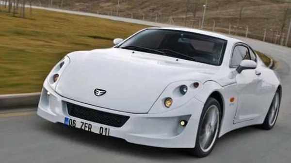 Само най-претенциозните ще го запомнят. През 2007 г. Etox, малък турски производител, иска да пусне купе и да си изгради ниша в ексклузивния свят на  спортните автомобили. Избраното име за модела отразява амбициите на марката: Zafer, което на турски означава "победа". Разработени са няколко прототипа, годни за управление, и са пуснати брошури и промоционални видеоклипове.

Марката се стреми към производство от 500 модела годишно, но е трудно да се каже дали Zafer действително стигал до пазара, предвид ограниченията и разходите за неговото разработване, както и отличителния външен вид. Твърди се, че са продадени около 20 бройки, но тази цифра трябва да се приема с повишено внимание. Etox все още поддържа уебсайт, който изглежда не е актуализиран от близо двадесет години и споменава спецификациите на купето. 
