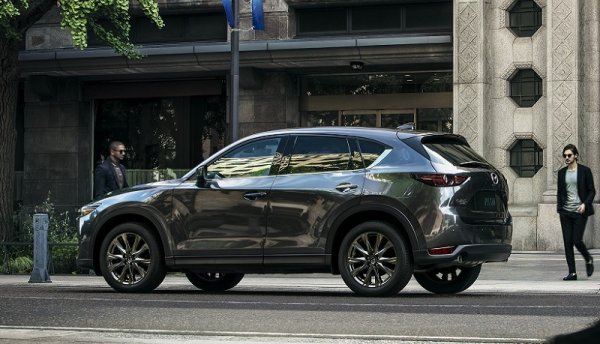 Друго издание - Carbuyer, направи подобно класиране, но за нови и употребявани автомобили. В Топ 10 попаднаха три японски автомобила - Mazda CX-3 (първо място), Toyota RAV4 (второ място) и Suzuki Vitara (седмо място).